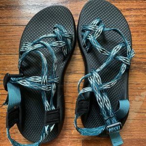 WORN ONCE GREEN CHACOS SIZE 8